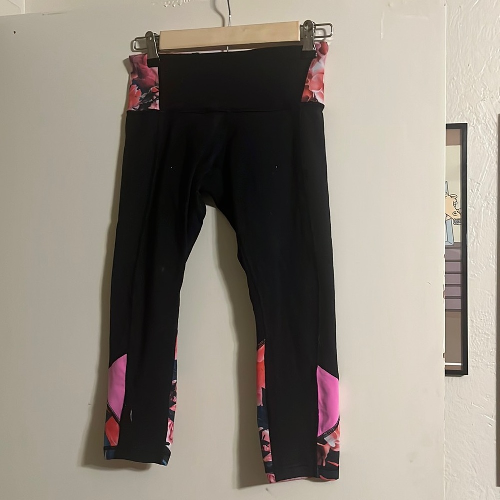 Rare secret garden Lululemon Capri Leggings